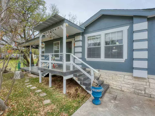 Kingsland, TX 78639,208 CR 136B