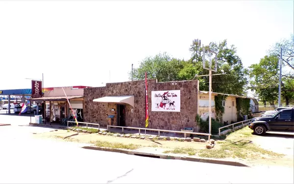 909 Bessemer AVE, Llano, TX 78643-0000