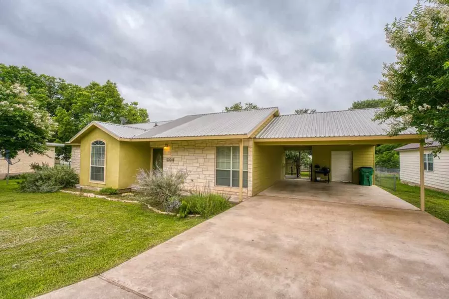 1836 Lantana LN, Kingsland, TX 78639