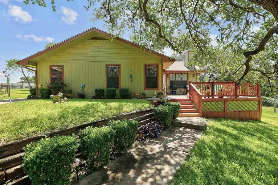 210 W Red Bird, Kingsland, TX 78639