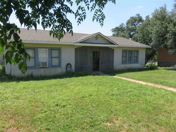 907 Exall St, Llano, TX 78643