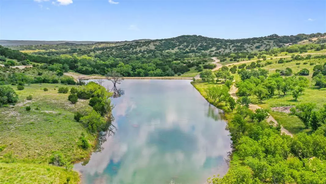 647 Crabapple RD, Blanco, TX 78606