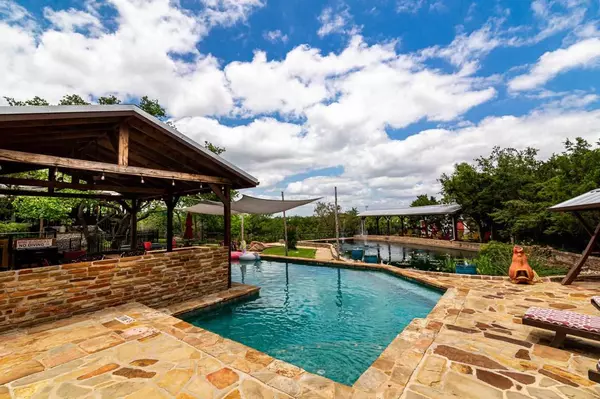 201 Log Country Cove, Burnet, TX 78611