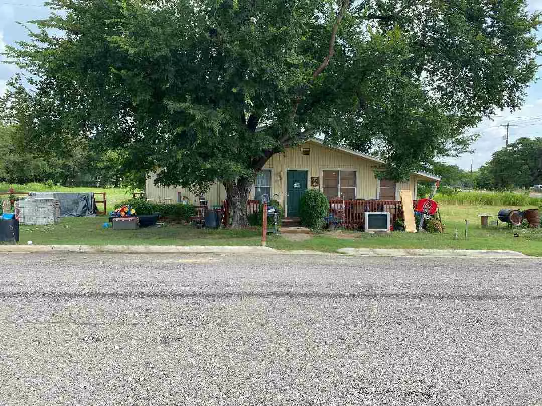 Llano, TX 78643,207 E Navarro St