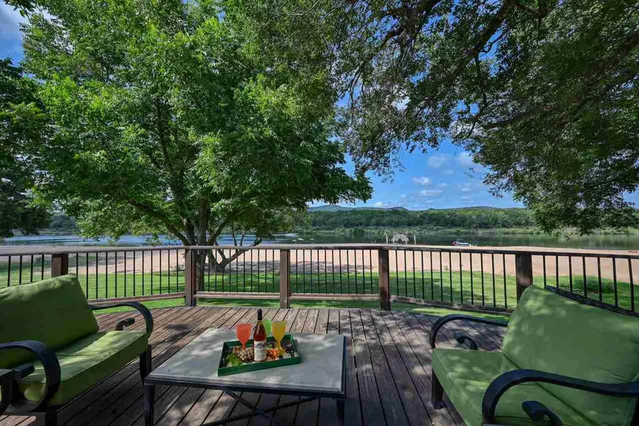 4562 River Oaks, Kingsland, TX 78639