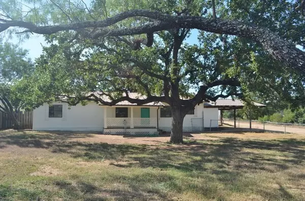 2343 Stonewood Ln, Kingsland, TX 78639