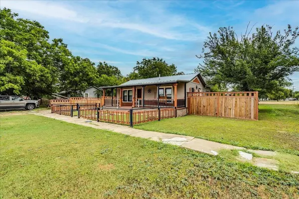 Lampasas, TX 76550-3158,705 S Ridge ST