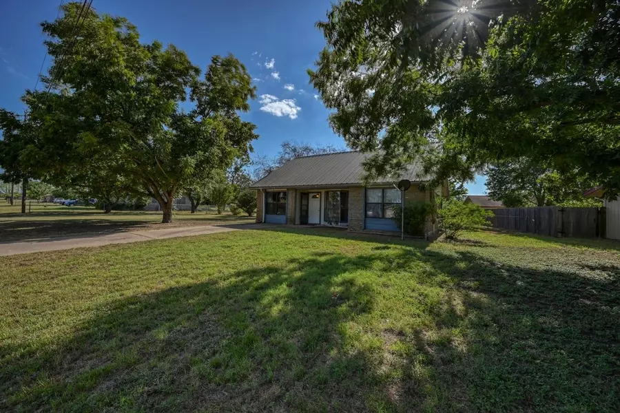 210 N River Oaks DR, Burnet, TX 78611