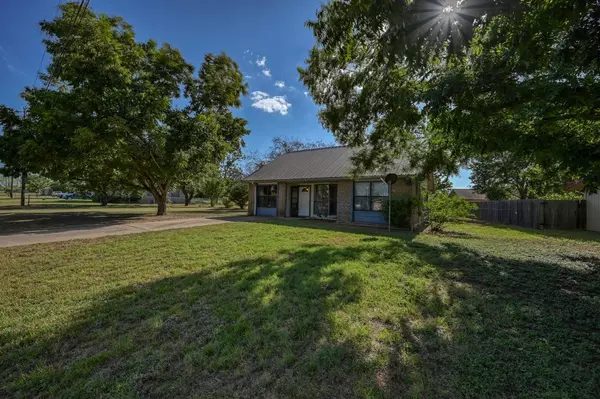 210 N River Oaks DR, Burnet, TX 78611