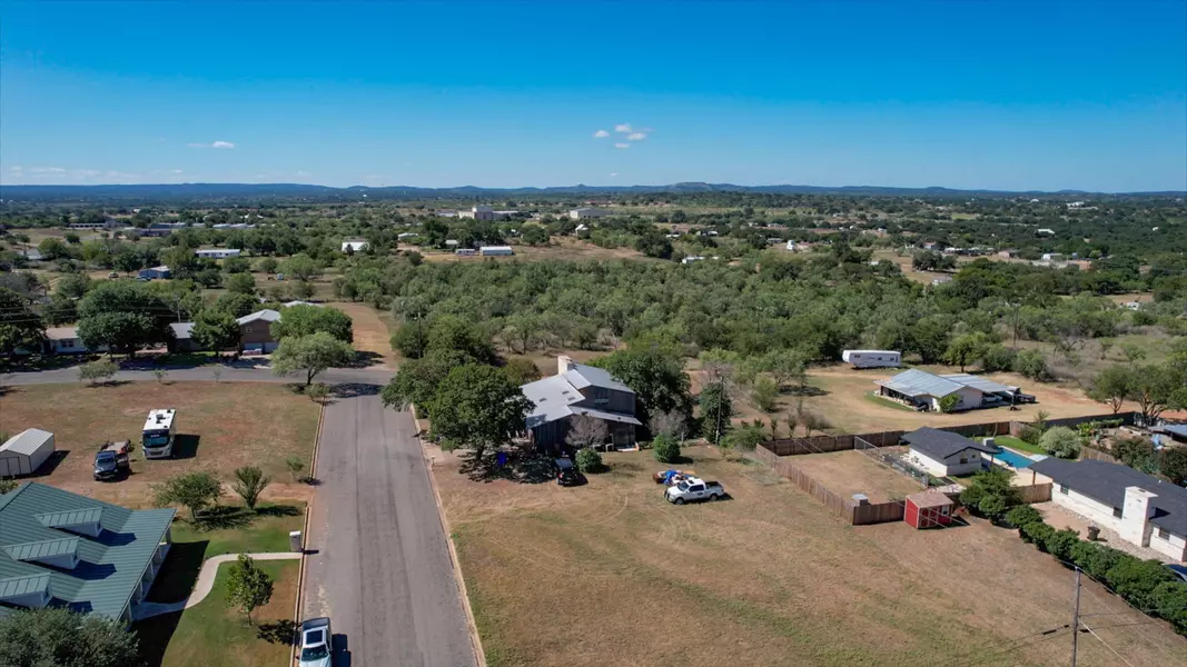 W Ollie ST, Llano, TX 78643