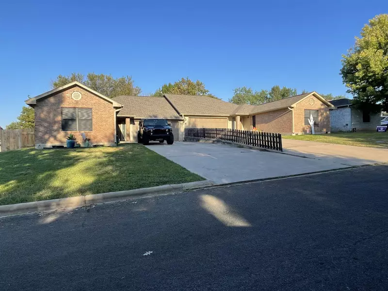 272 Brae Burn Circle, Meadowlakes, TX 78654