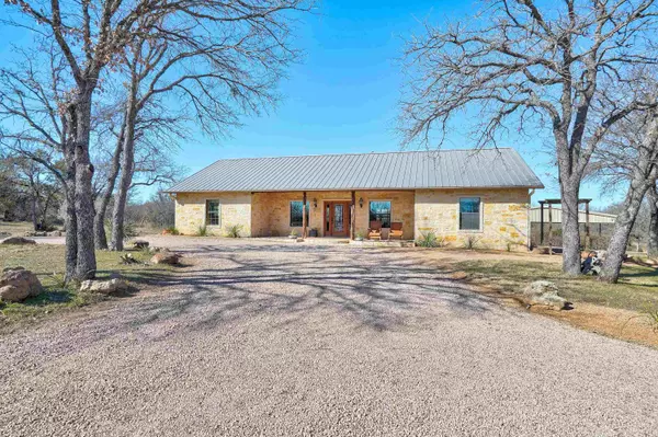 1011 Link DR, Kingsland, TX 78639