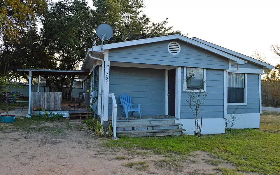 1704 Packsaddle Trl, Kingsland, TX 78639