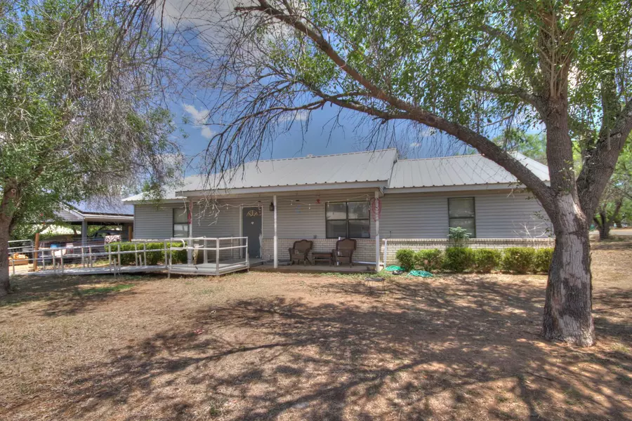 506 Oregon St, Llano, TX 78643