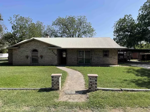 2308 W Wallace ST, San Saba, TX 76877