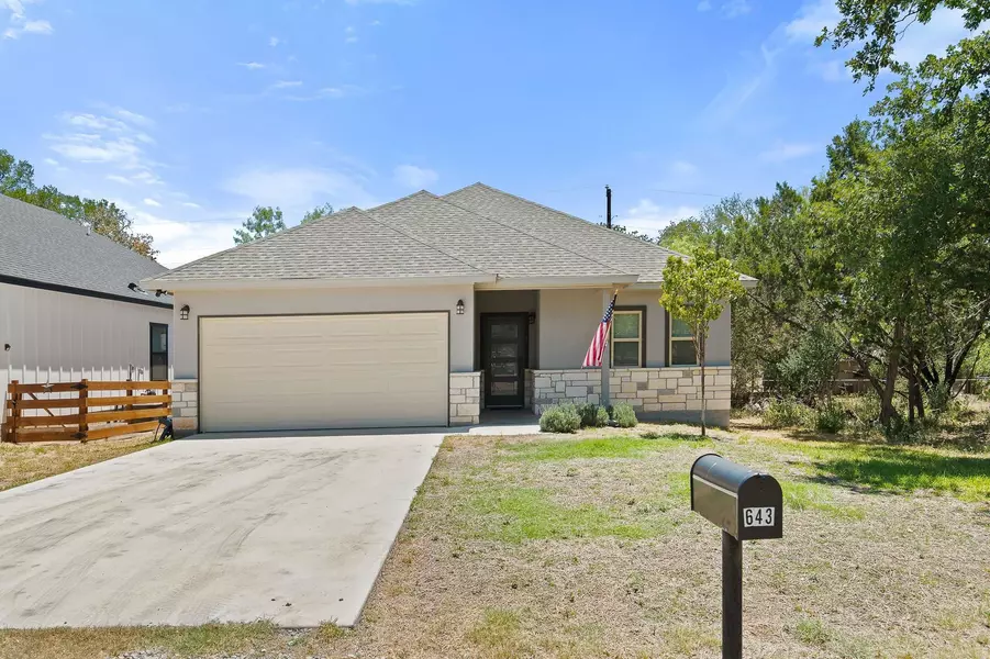 643 Magnolia LN, Cottonwood Shores, TX 78657