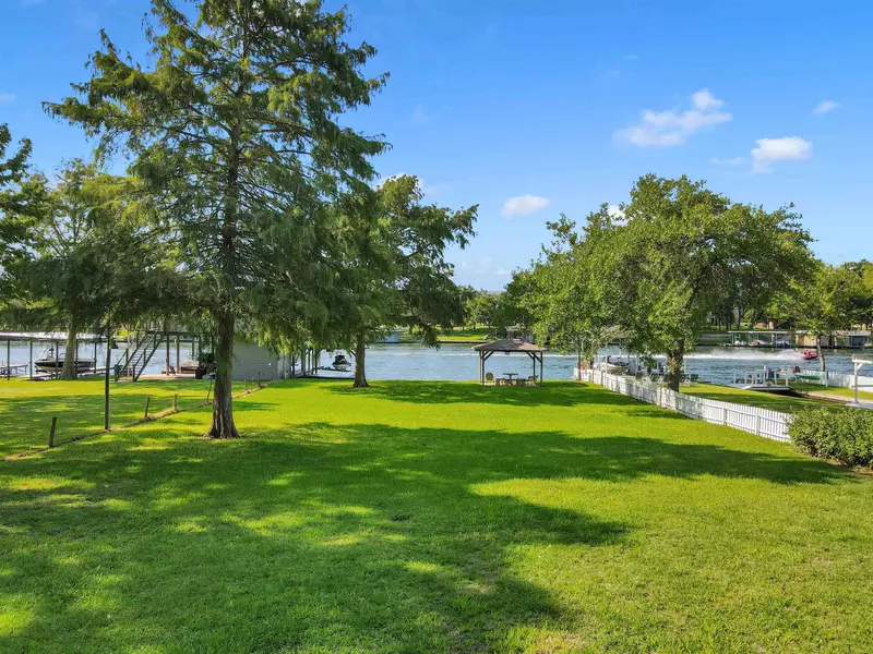 2036 Williams Lakeshore DR, Kingsland, TX 78639