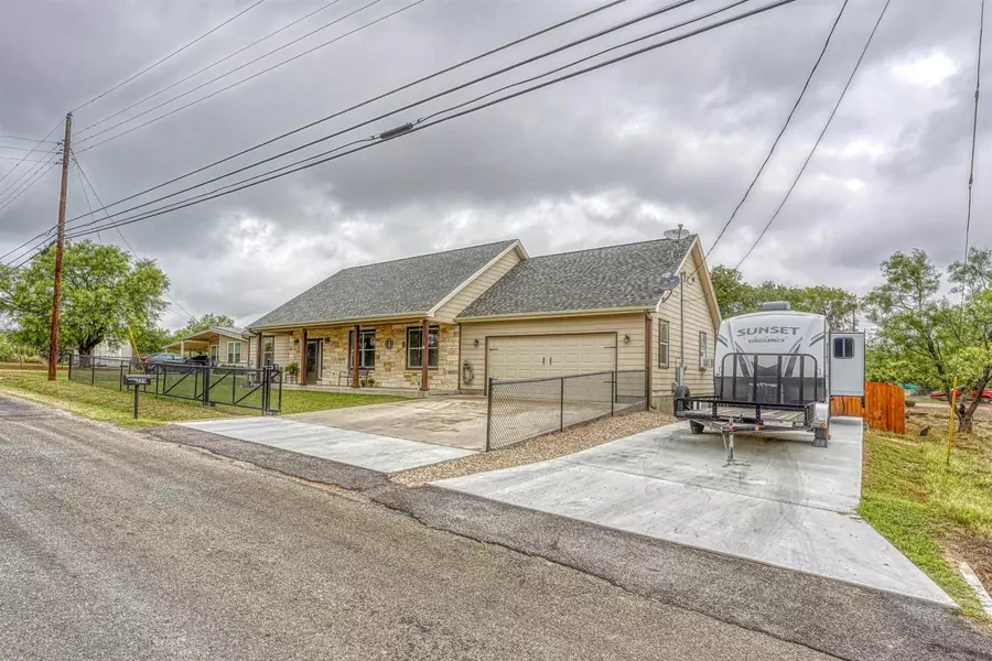 229 E Bluebriar, Granite Shoals, TX 78654