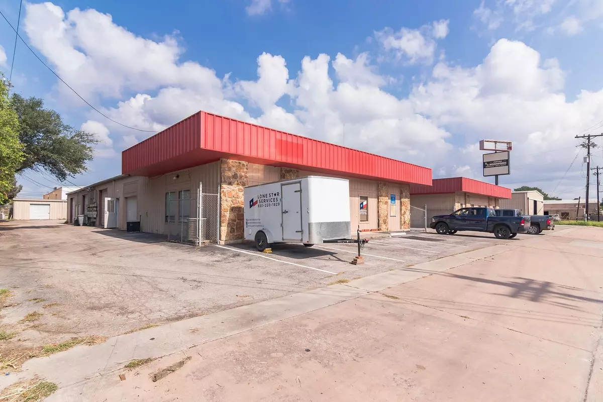 Marble Falls, TX 78654,2602 Commerce ST
