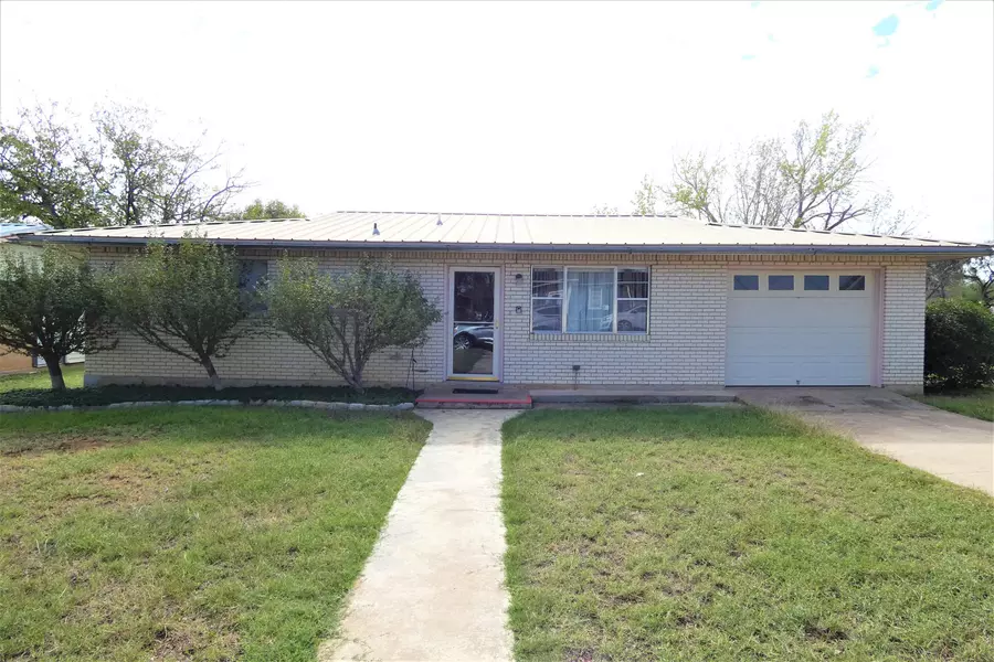 1102 E Brown St, Llano, TX 78643