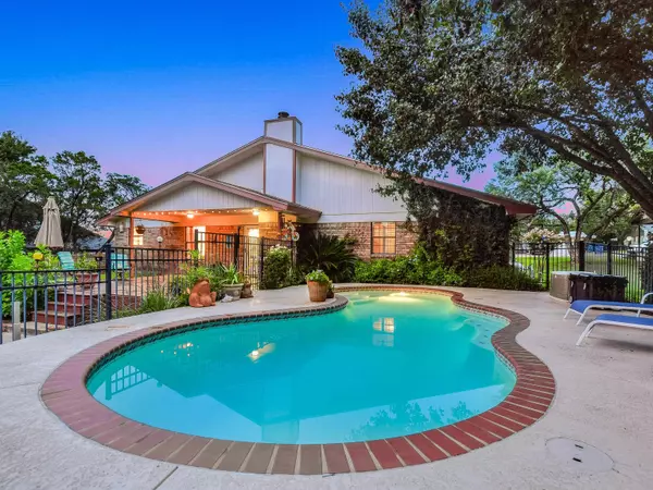 1002 Ridge Point DR, Marble Falls, TX 78654