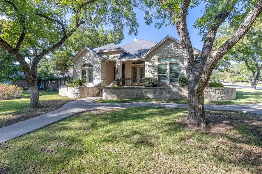 332 San Saba ST, Meadowlakes, TX 78654