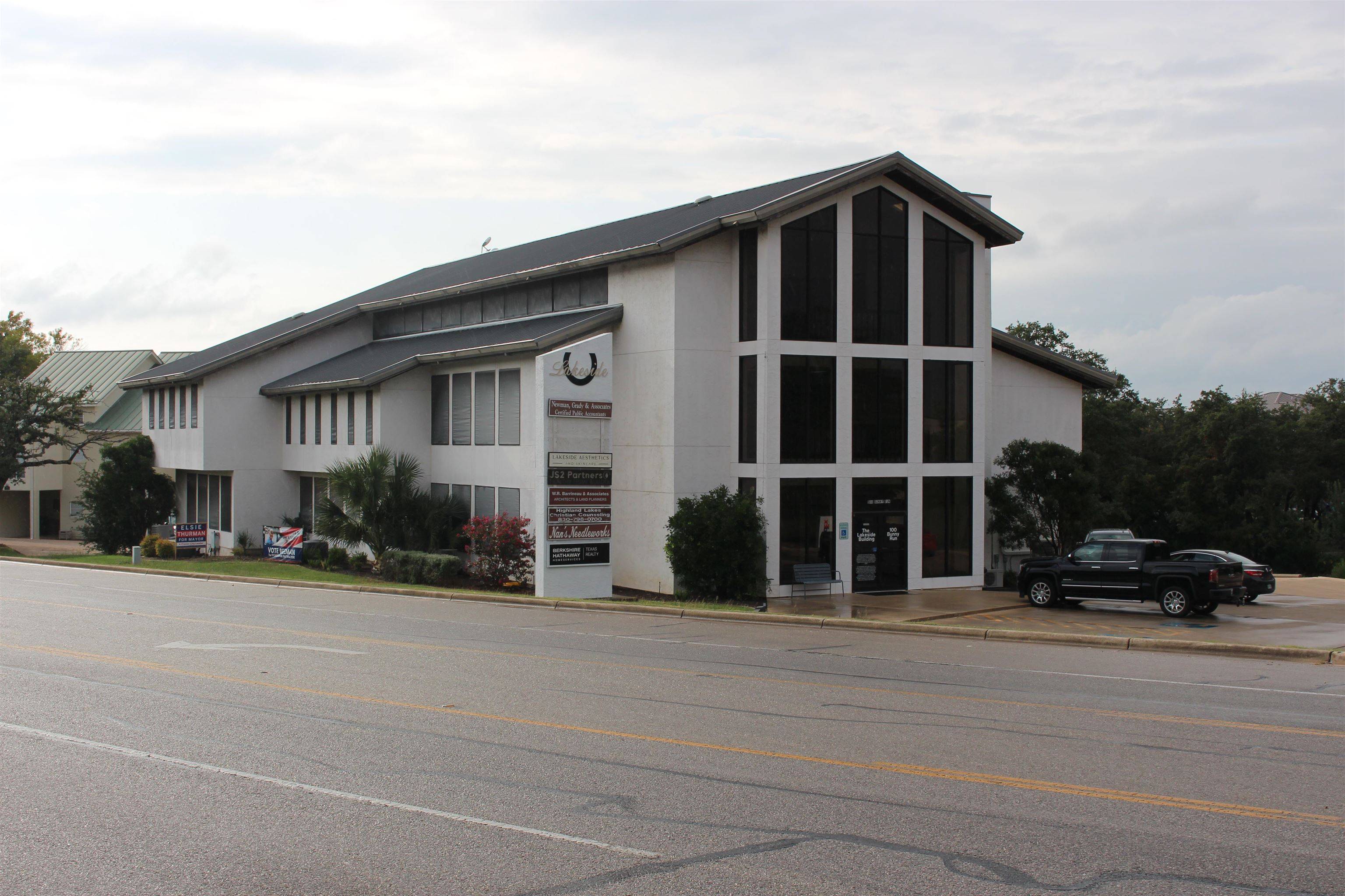 100 Bunny Run, Horseshoe Bay, TX 78657-6188