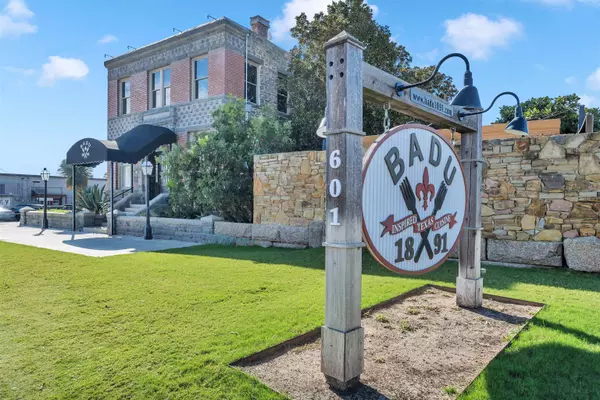 601 Bessemer AVE, Llano, TX 78643