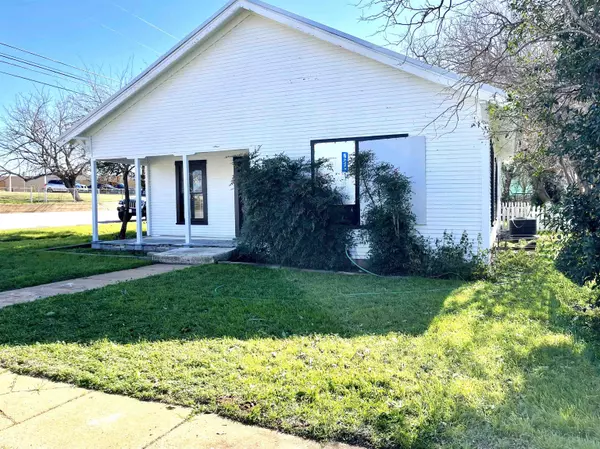 Llano, TX 78643-0000,110 E Lampasas