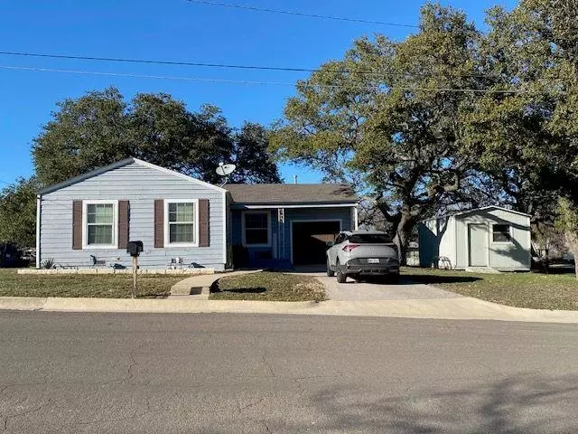 807 W Ave A, Lampasas, TX 76550