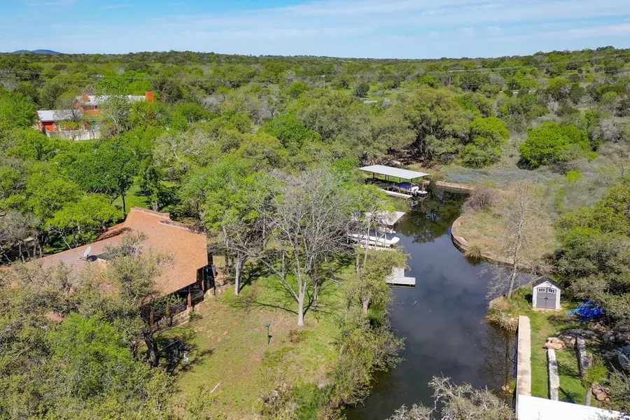 107 W Lakeshore DR, Sunrise Beach, TX 78643