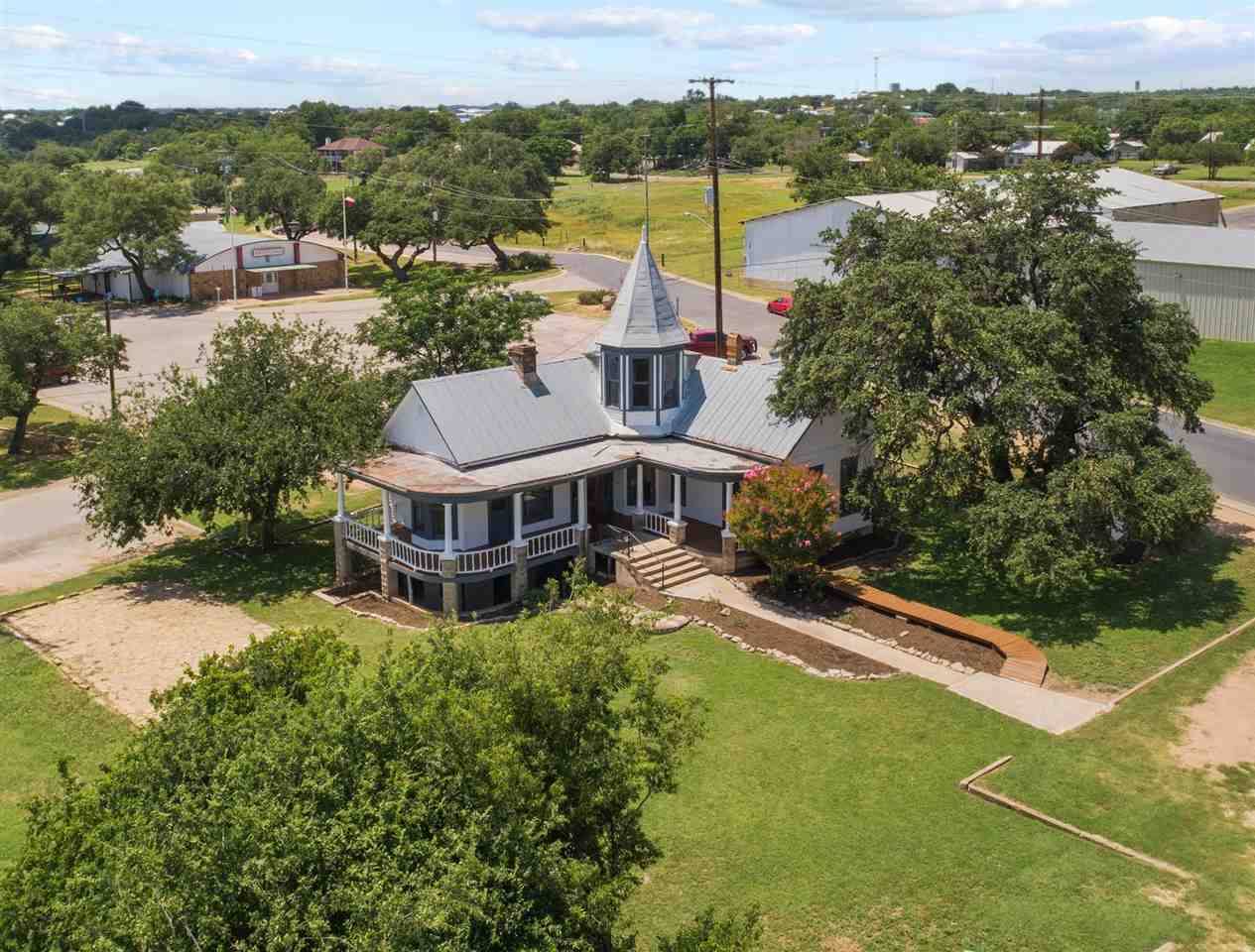 106 Legion DR, Llano, TX 78643