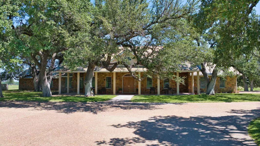 2802 W Wallace ST, San Saba, TX 76877