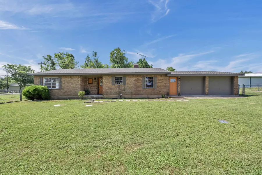 110 Mesquite, Tow, TX 78672