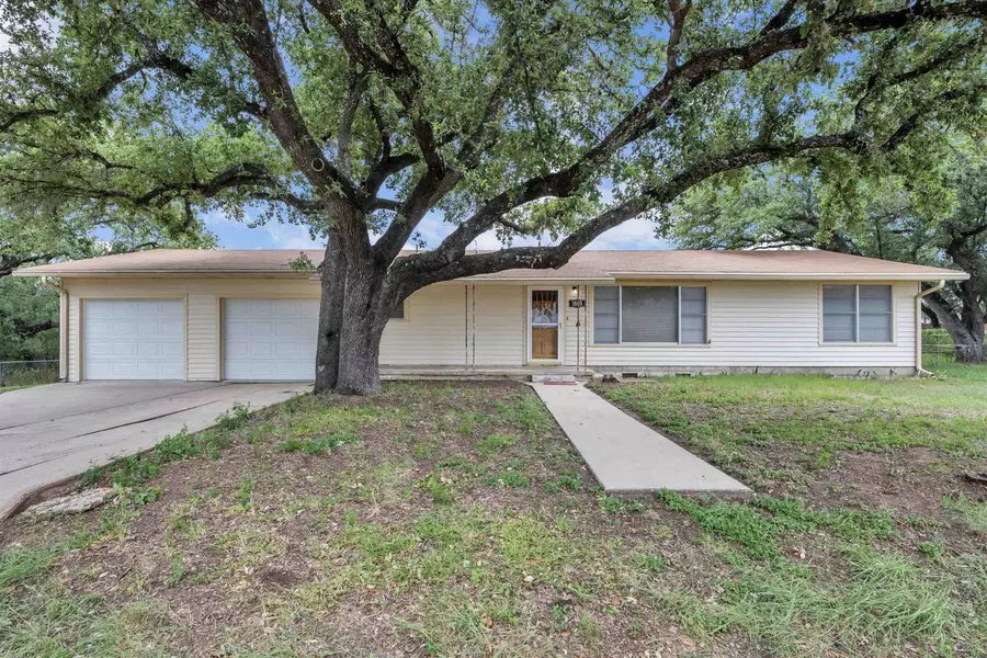 1605 Hiawatha Trl, Kingsland, TX 78639