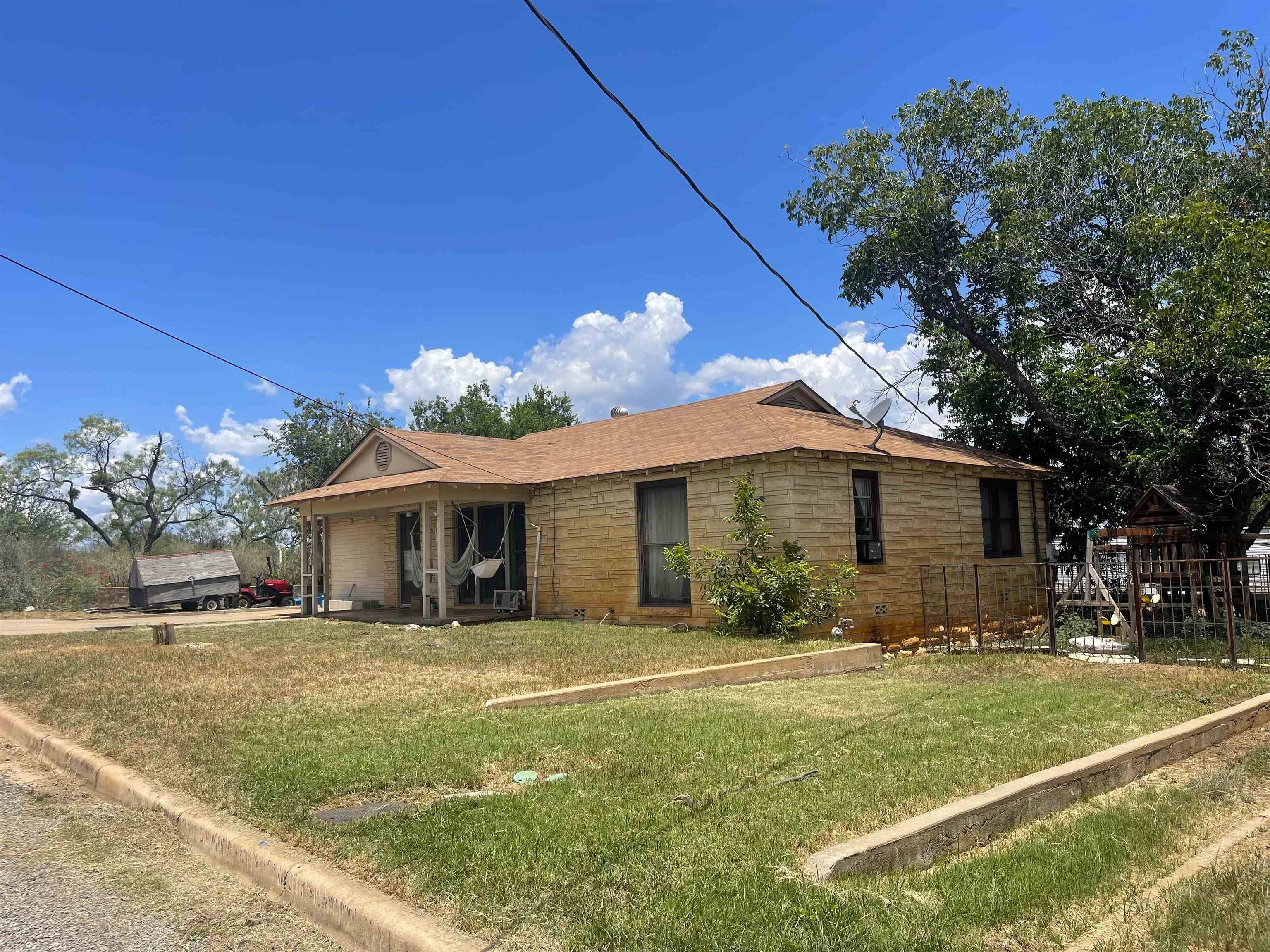 Llano, TX 78643-0000,409 W Wallace