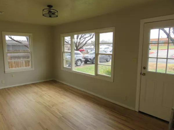 Llano, TX 78643,205 W Ollie