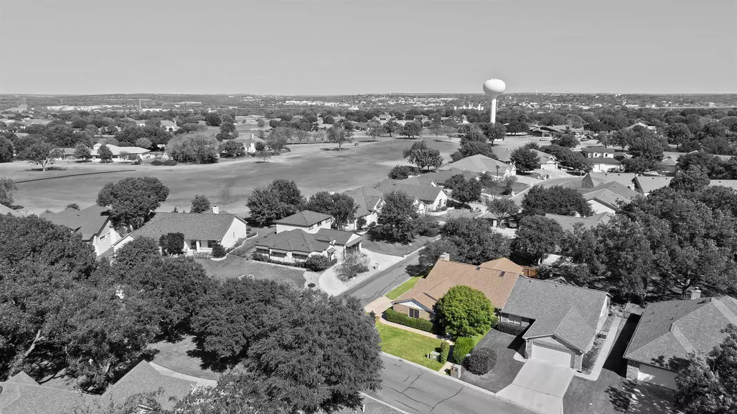 338 Olympia Fields St., Meadowlakes, TX 78654