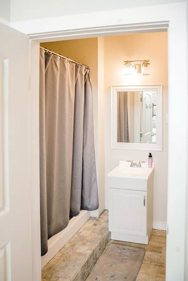 Mason, TX 76856-0020,112 Broad