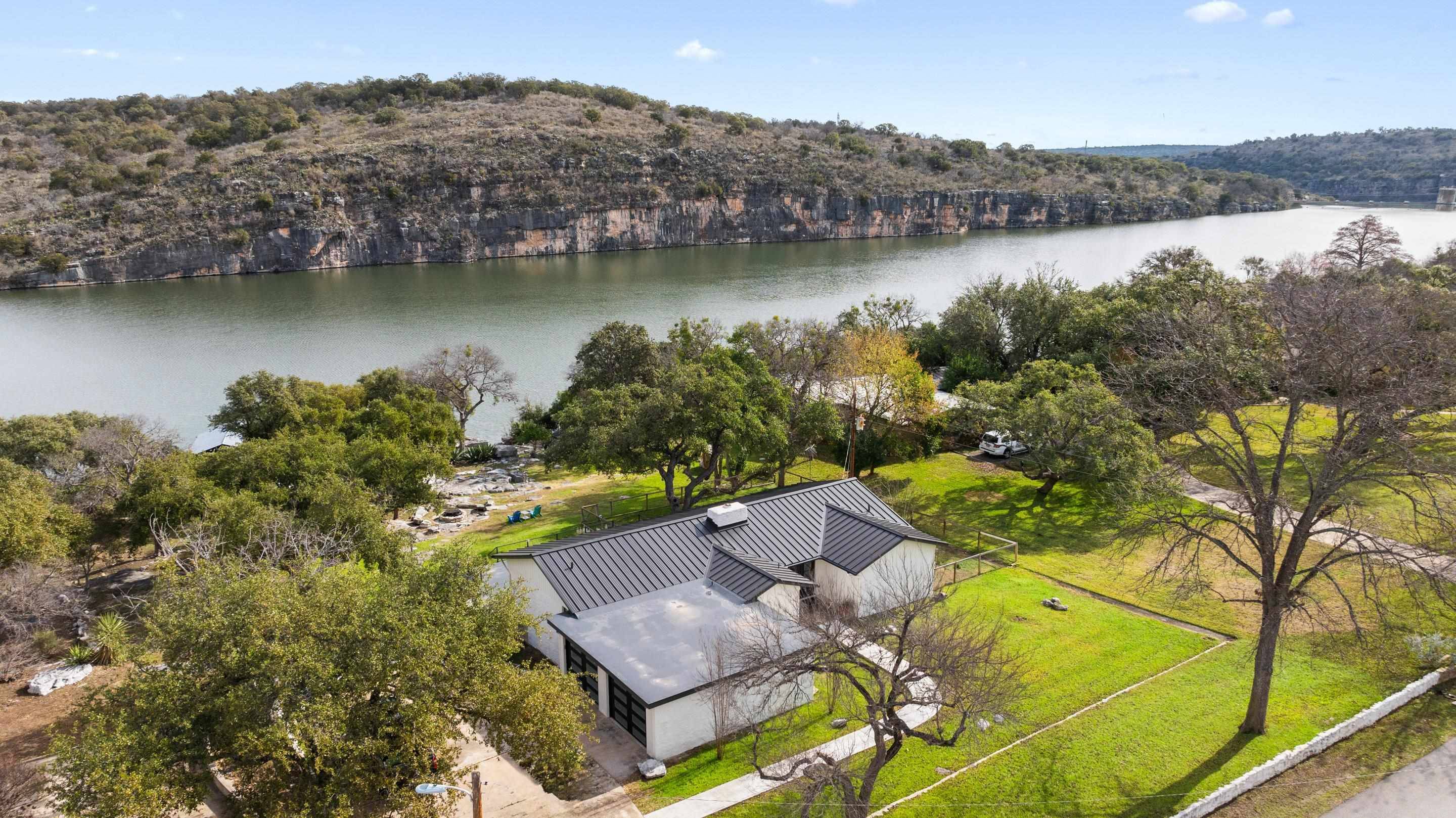 1204 Los Escondidos ST, Marble Falls, TX 78654
