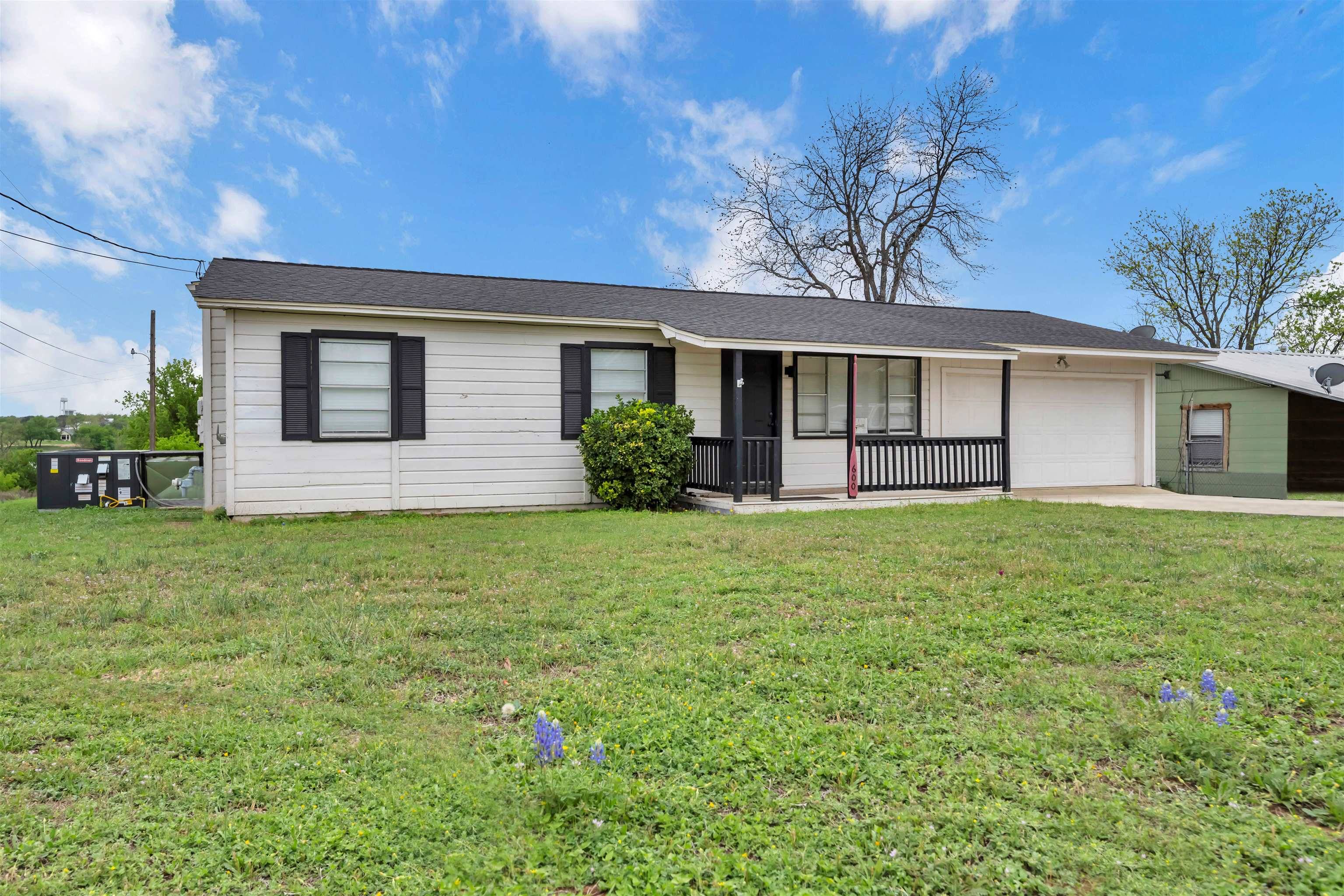 Llano, TX 78643,600 W Ellis ST