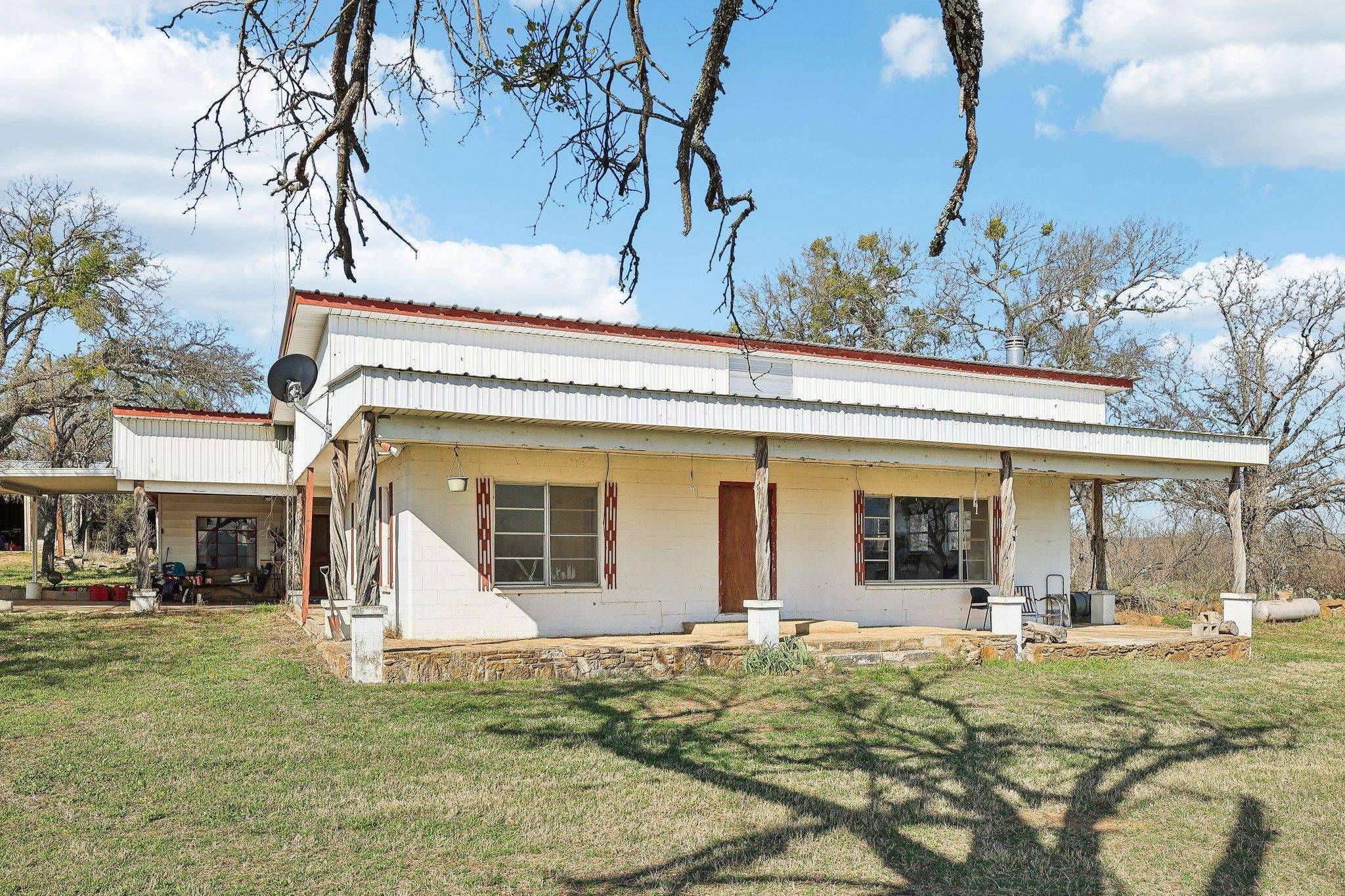 131 Blue Bird LN, Tow, TX 78672