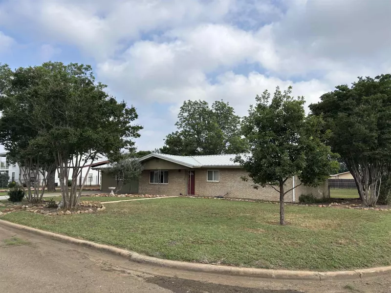 1309 E Brown ST, Llano, TX 78643