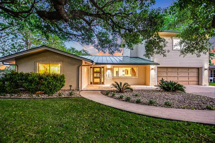 1704 Bluebonnet, Kingsland, TX 78639