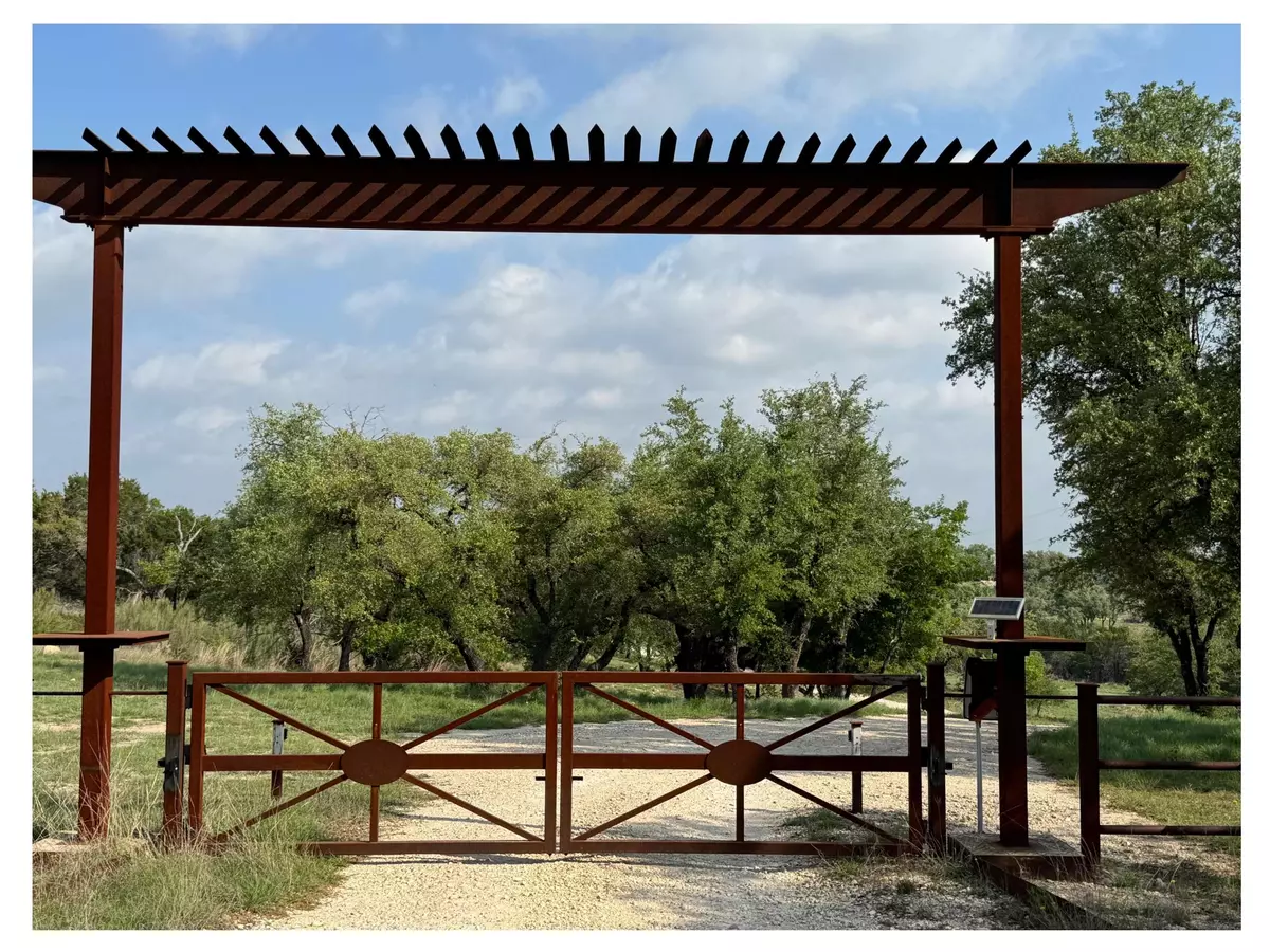 Briggs, TX 78608,330 CR 220