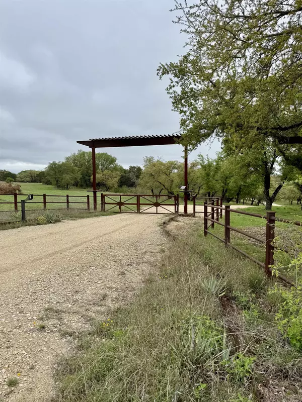 Briggs, TX 78608,330 CR 220