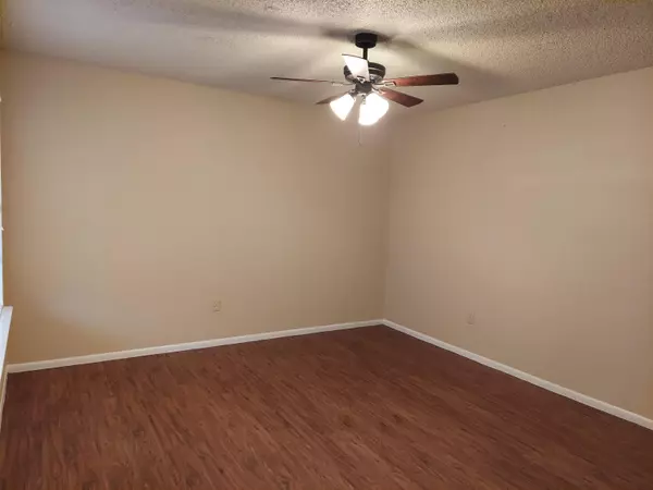 Marble Falls, TX 78654,1111D Broadway