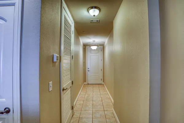 Horseshoe Bay, TX 78657,101 West Bank #22