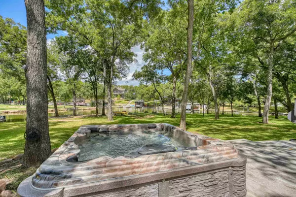 Burnet, TX 78611,605 Log Country Cv