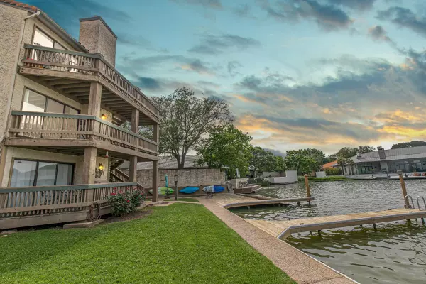 Horseshoe Bay, TX 78657,509 Short Circuit #210